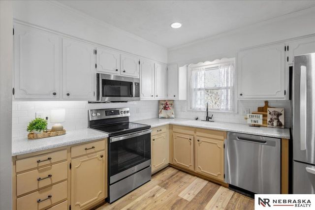 9947 Orchard Circle, Omaha, NE 68127