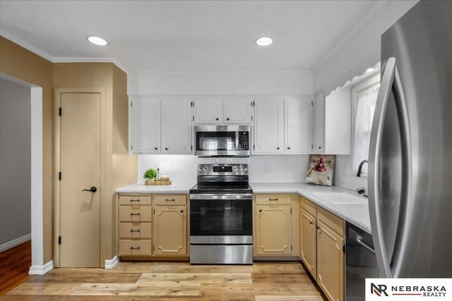 9947 Orchard Circle, Omaha, NE 68127