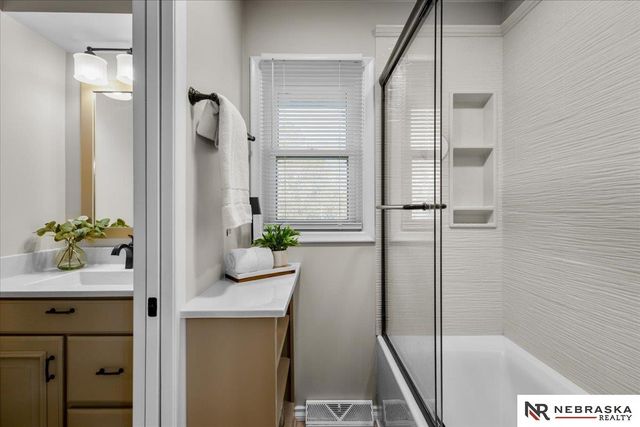 9947 Orchard Circle, Omaha, NE 68127