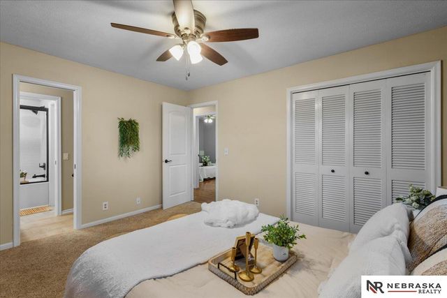 9947 Orchard Circle, Omaha, NE 68127