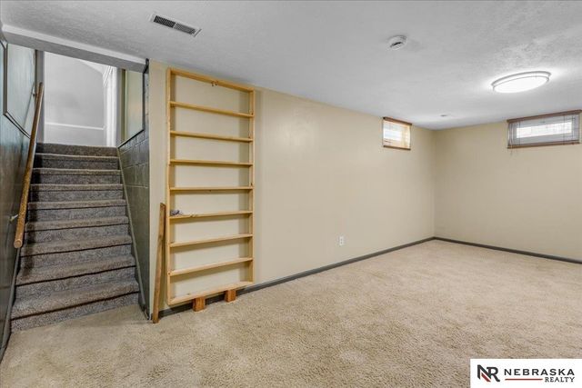 9947 Orchard Circle, Omaha, NE 68127