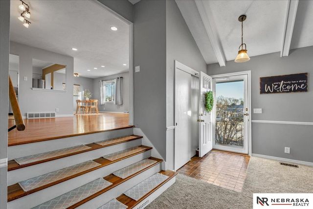 9947 Orchard Circle, Omaha, NE 68127