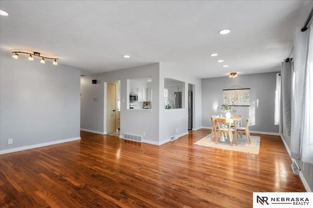 9947 Orchard Circle, Omaha, NE 68127