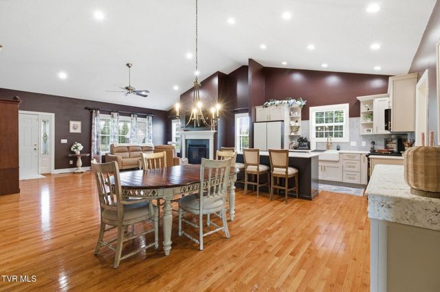 116 Pine Bark Drive, Jonesborough, TN 37659