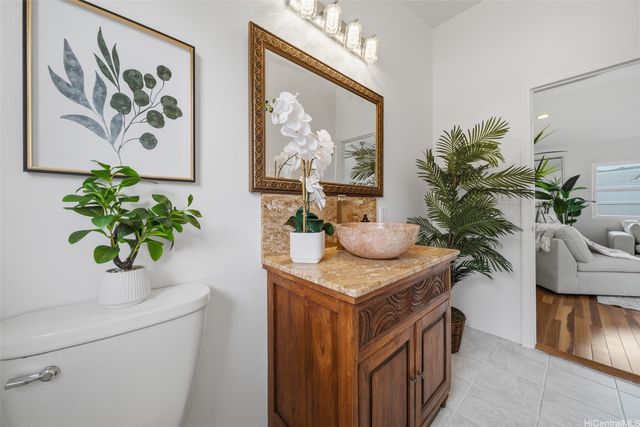 7421 Kamehame Place, Honolulu, HI 96825
