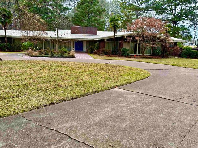 1215 N Washington Street, Magnolia, AR 71753