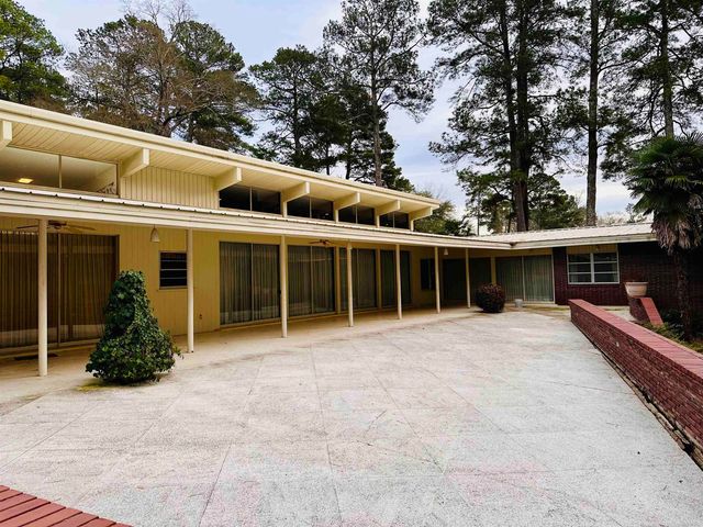 1215 N Washington Street, Magnolia, AR 71753