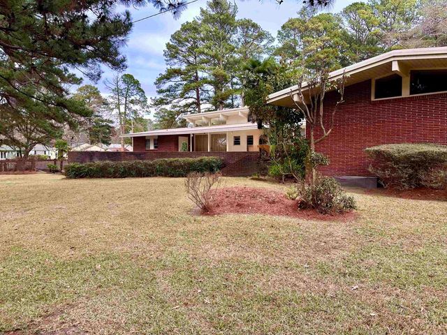 1215 N Washington Street, Magnolia, AR 71753