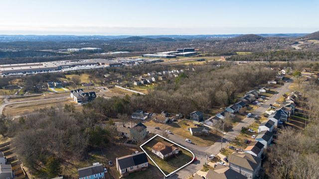 717 Flint Ridge Dr, Whites Creek, TN 37189