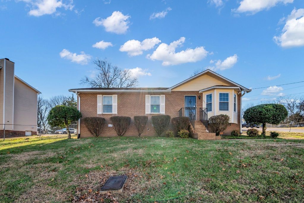 717 Flint Ridge Dr, Whites Creek, TN 37189