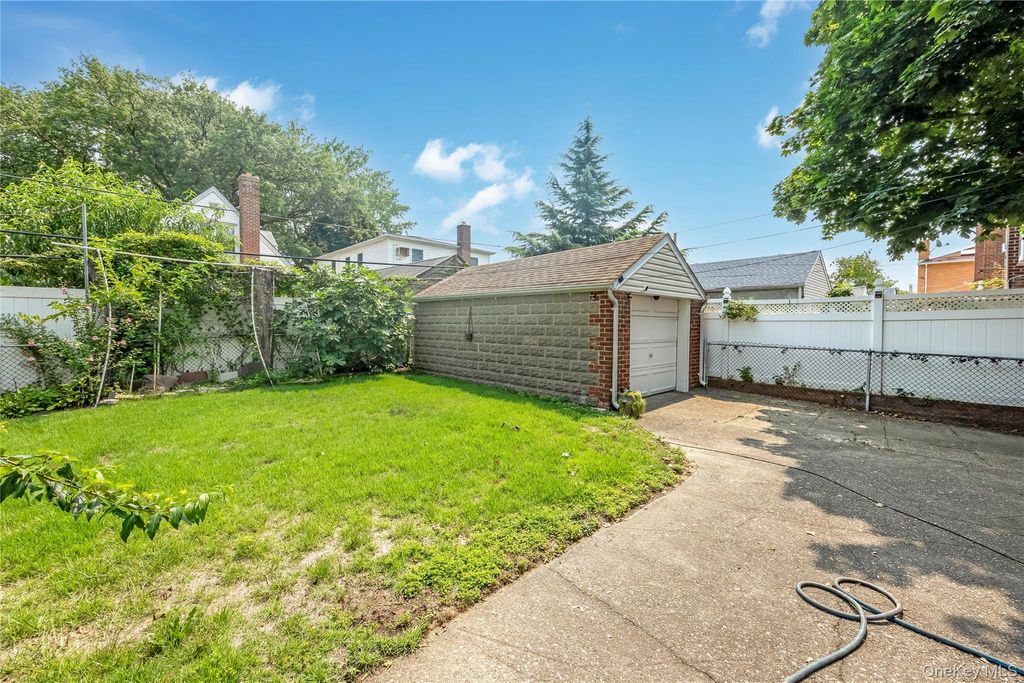 5615 196th Street, Fresh Meadows, NY 11365 — photo 4
