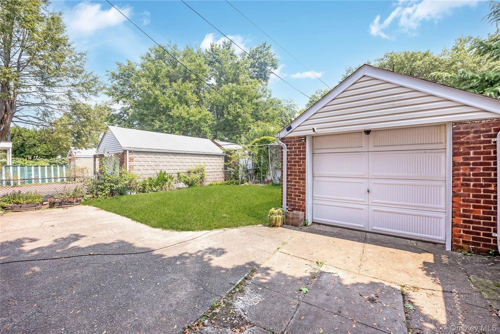 5615 196th Street, Fresh Meadows, NY 11365 — photo 5
