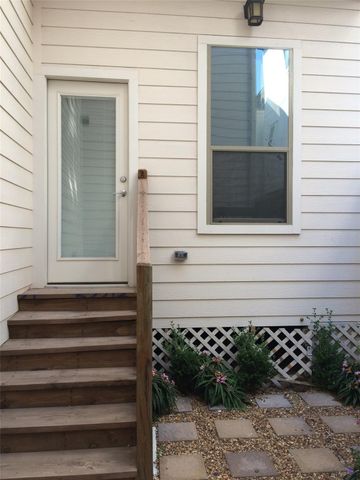 1538 W 23rd Street C, Houston, TX 77008