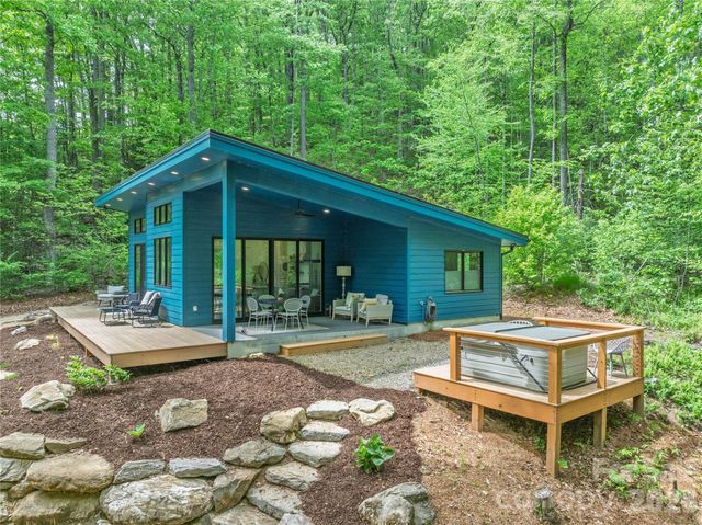 808 Mountain Cove Road, Hendersonville, NC 28792