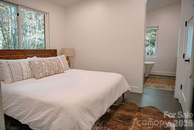 808 Mountain Cove Road, Hendersonville, NC 28792
