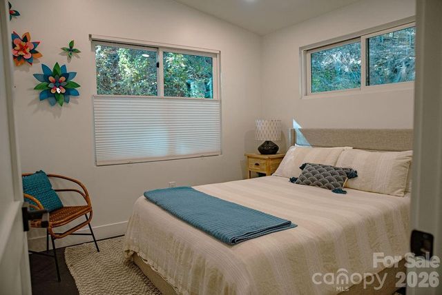 808 Mountain Cove Road, Hendersonville, NC 28792