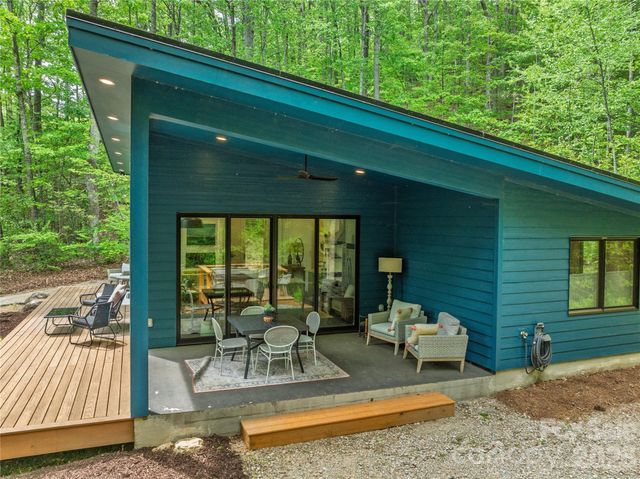 808 Mountain Cove Road, Hendersonville, NC 28792