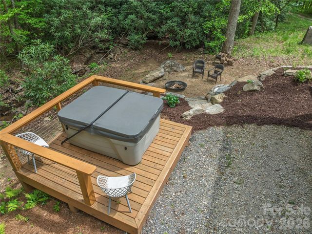 808 Mountain Cove Road, Hendersonville, NC 28792