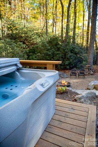 808 Mountain Cove Road, Hendersonville, NC 28792