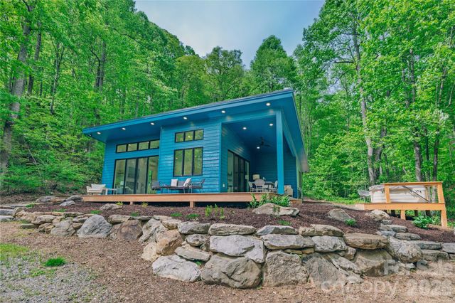 808 Mountain Cove Road, Hendersonville, NC 28792