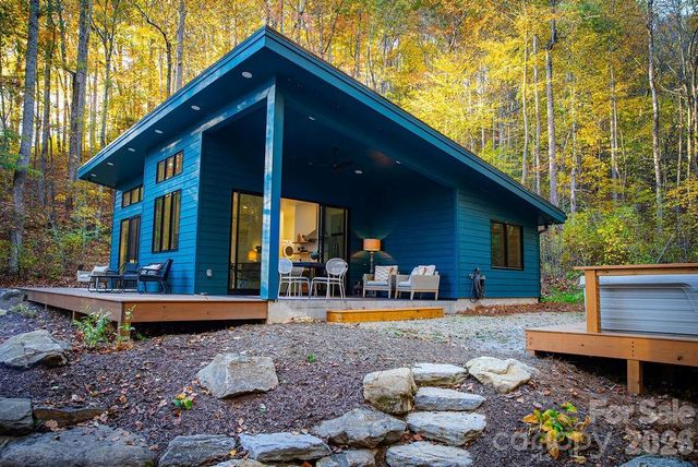 808 Mountain Cove Road, Hendersonville, NC 28792