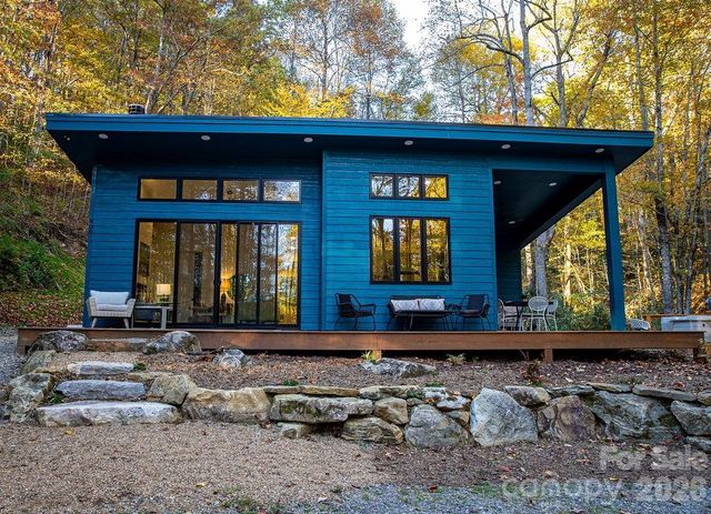 808 Mountain Cove Road, Hendersonville, NC 28792
