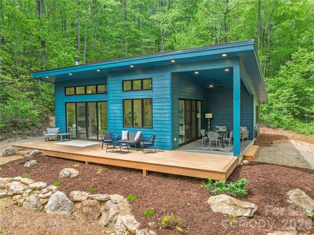 808 Mountain Cove Road, Hendersonville, NC 28792