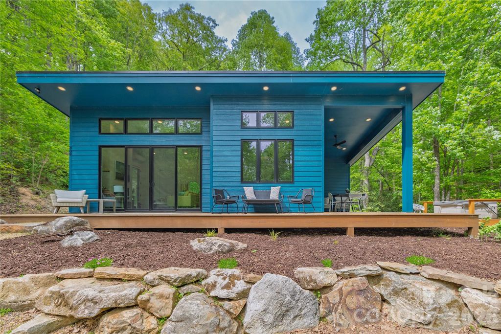 808 Mountain Cove Road, Hendersonville, NC 28792