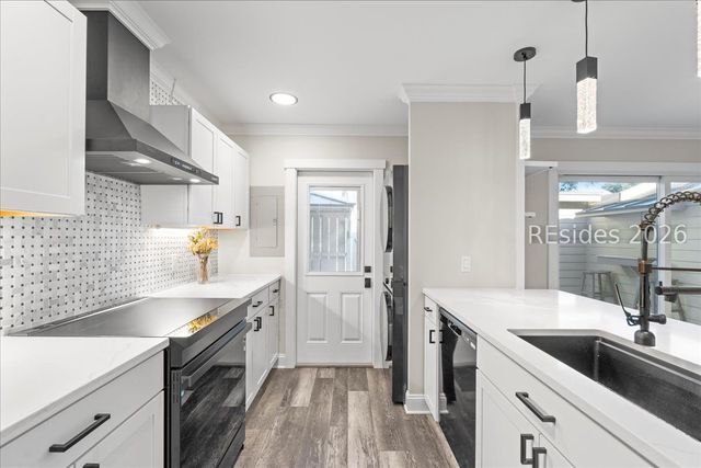 100 Mathews Dr Apt 26, Hilton Head Island, SC 29926