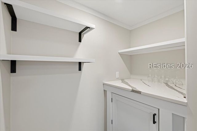 100 Mathews Dr Apt 26, Hilton Head Island, SC 29926