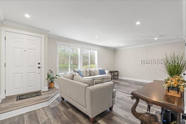 100 Mathews Dr Apt 26, Hilton Head Island, SC 29926