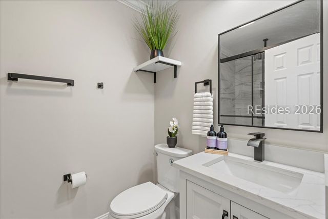 100 Mathews Dr Apt 26, Hilton Head Island, SC 29926