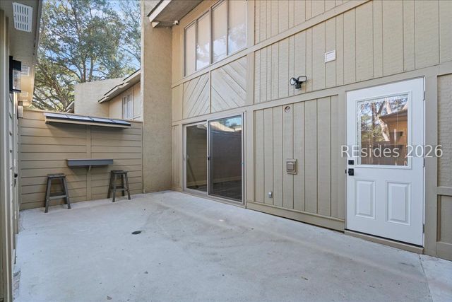 100 Mathews Dr Apt 26, Hilton Head Island, SC 29926
