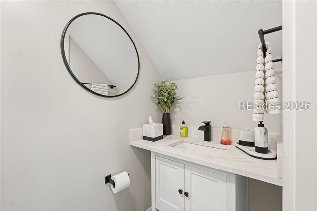 100 Mathews Dr Apt 26, Hilton Head Island, SC 29926