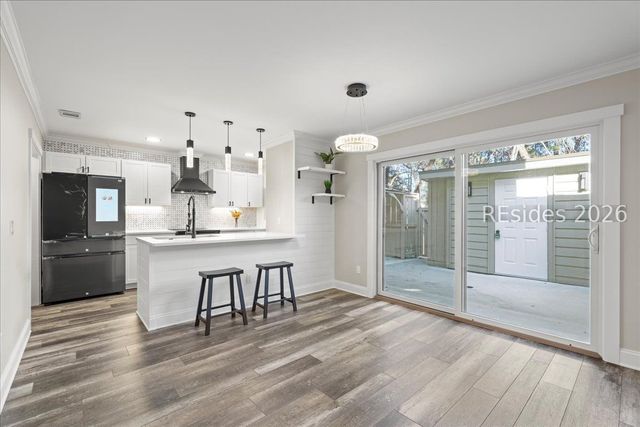 100 Mathews Dr Apt 26, Hilton Head Island, SC 29926