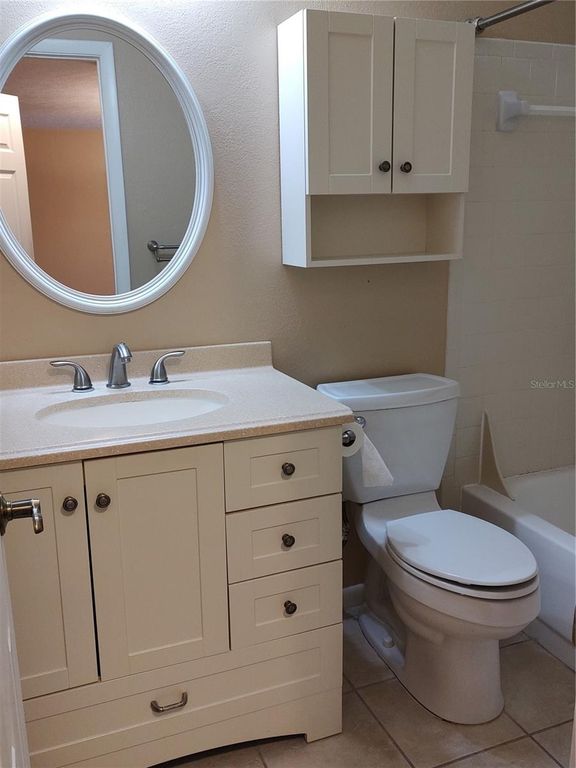 Image 4 of property listing at Address unavailable.