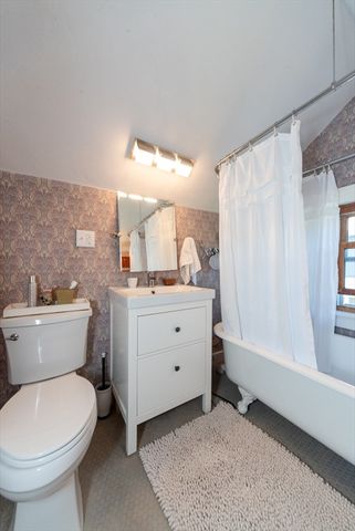 178 Cedar St, Clinton, MA 01510