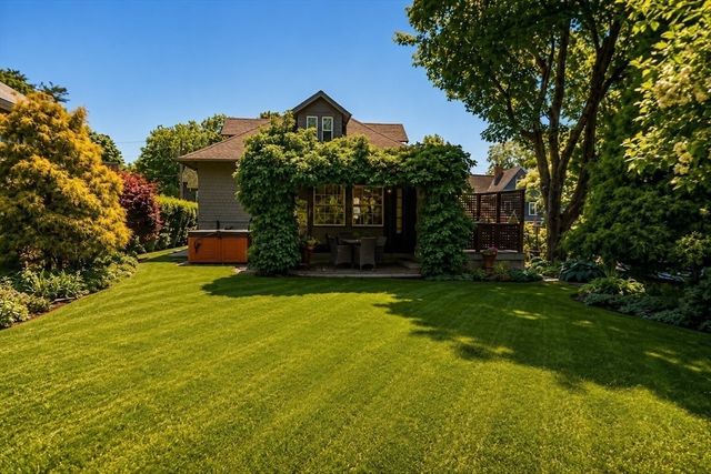 178 Cedar St, Clinton, MA 01510