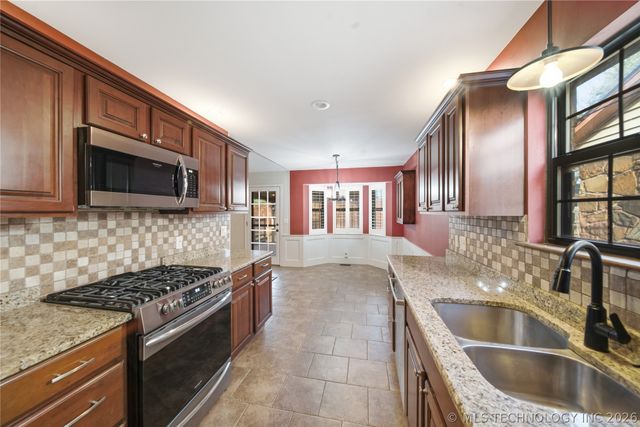 2816 S 124th East Avenue, Tulsa, OK 74129