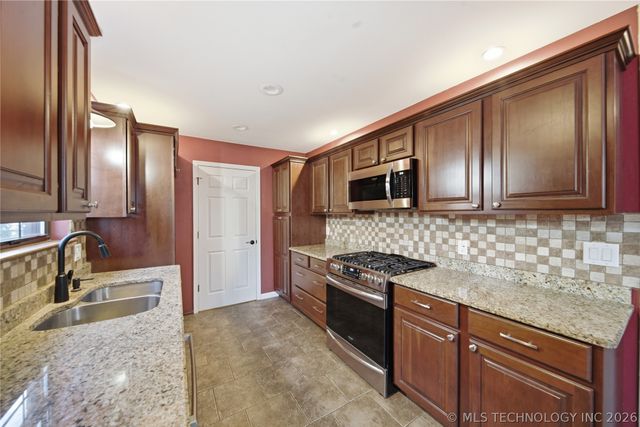 2816 S 124th East Avenue, Tulsa, OK 74129