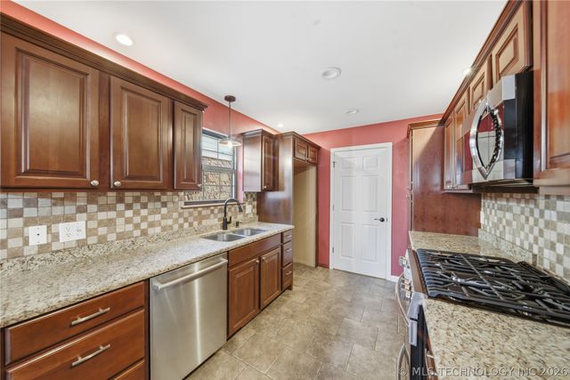 2816 S 124th East Avenue, Tulsa, OK 74129