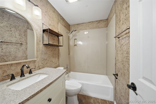 2816 S 124th East Avenue, Tulsa, OK 74129