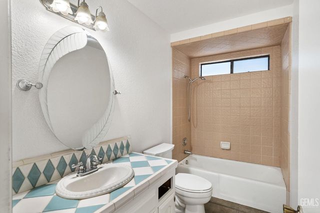 13109 Amanda Court, Bakersfield, CA 93314