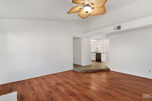 13109 Amanda Court, Bakersfield, CA 93314