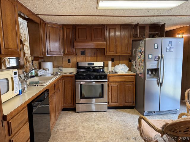 14261 E 425 Road, Claremore, OK 74017