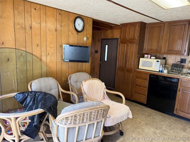 14261 E 425 Road, Claremore, OK 74017