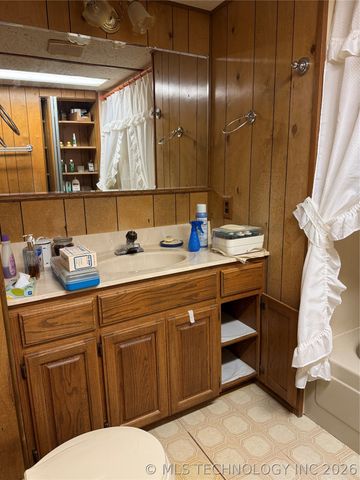 14261 E 425 Road, Claremore, OK 74017