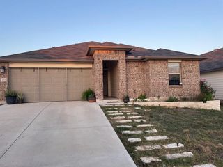 136 Ragnar DR, Jarrell, TX 76537