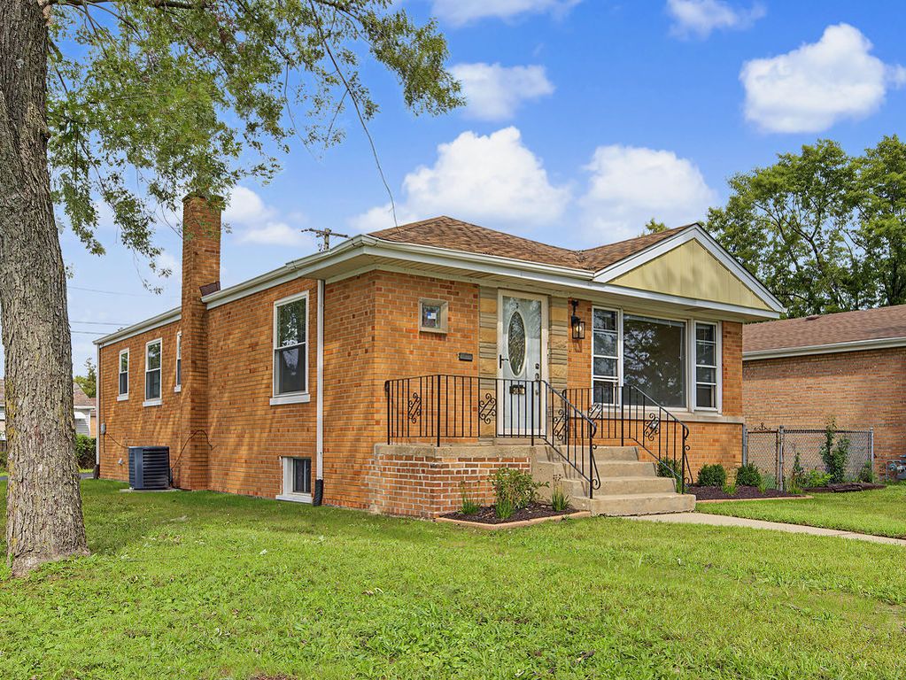 291 W Sauk Trail, South Chicago Heights, IL 60411 — exterior