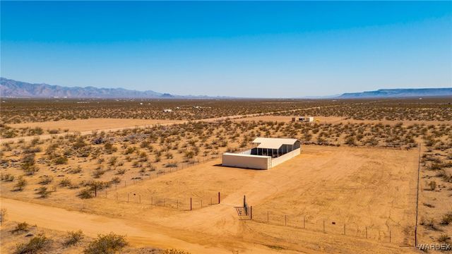 6058 Macayo Drive, Golden Valley, AZ 86413